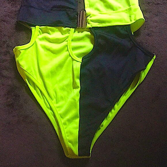 COPY - CAPTIVATING & Playful Swimsuit 🔥 - Picture 5 of 8